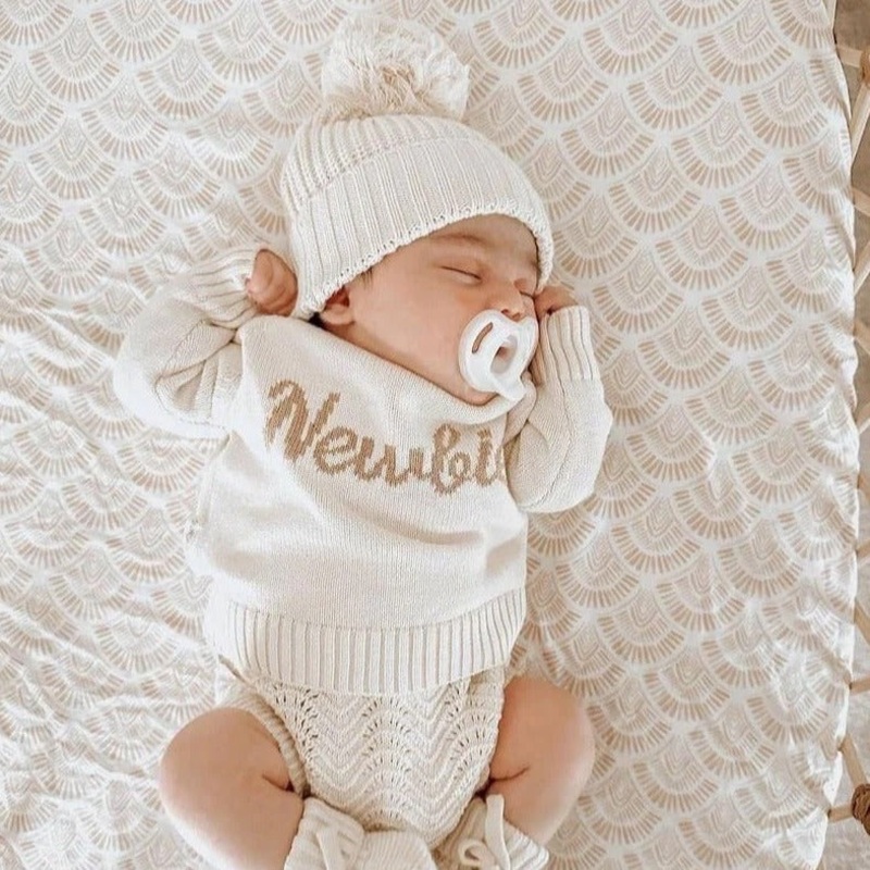 3 Little Crowns Knitted Beanie – Oat