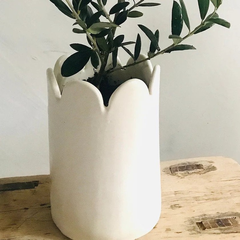 White Scalloped Vase S97468325