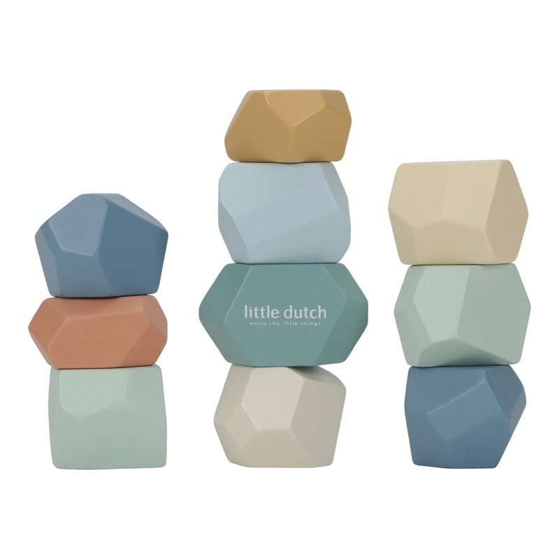 Stacking Rocks – Forest Friends