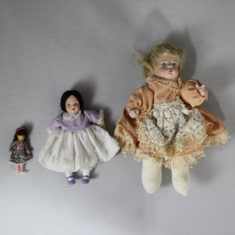 Lot of 3: Small / Medium / Large Vintage Girls In Dresses