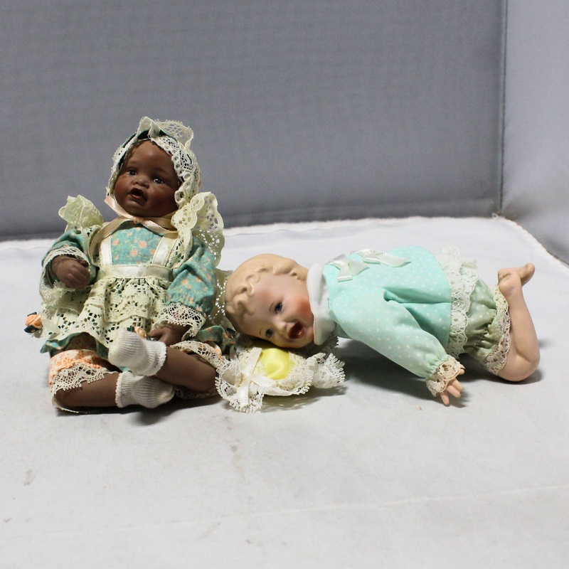 Lot of 2: Yolando Bello Ashton Drake Dolls, Danielle and Jessica