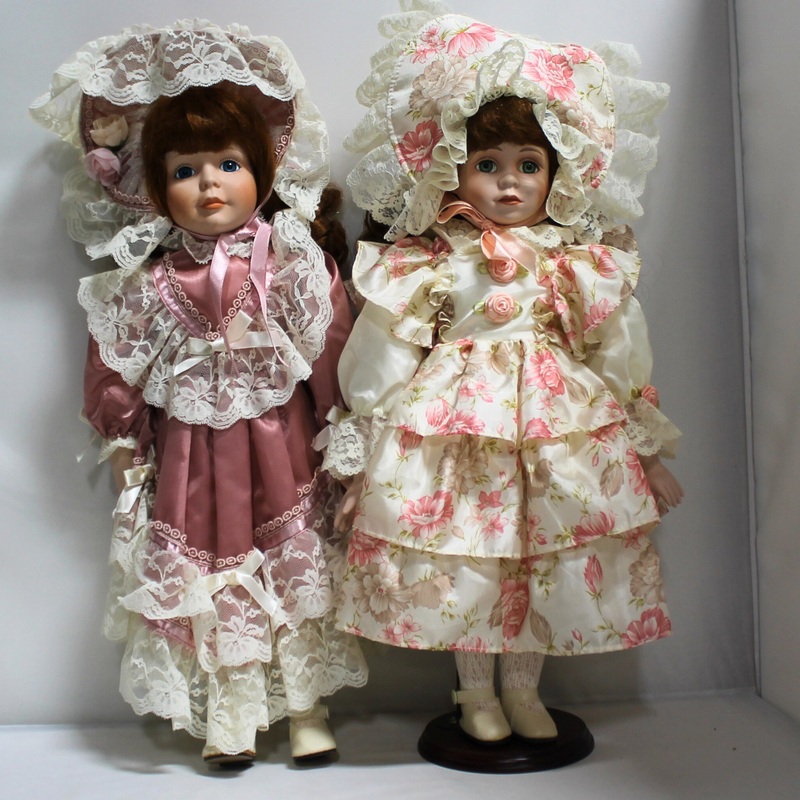 Lot of 2 Seymour Mann Connoisseur Dolls