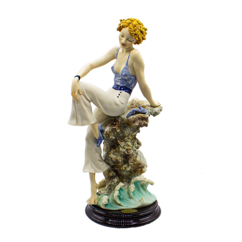 Giuseppe Armani Figurine: 0110c Sabrina