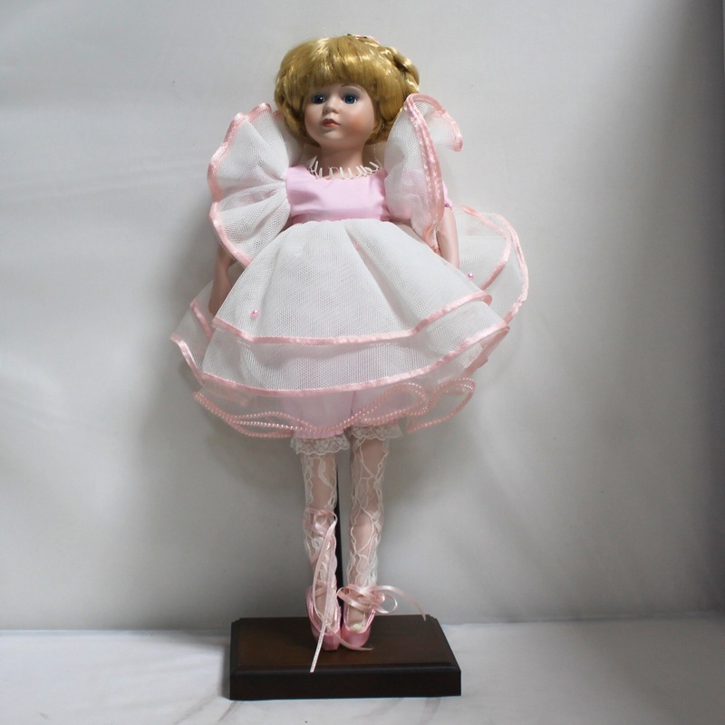 Smithsonian Institution: Ballerine Doll