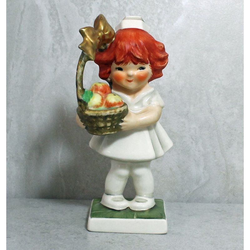 Hummel Figurine: 1967 Goebel Cheer Up Figurine