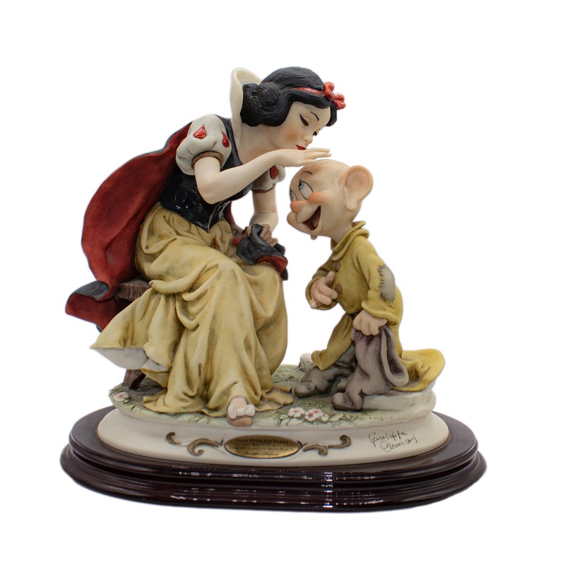 Giuseppe Armani Figurine: 0309C Snow White & Dopey