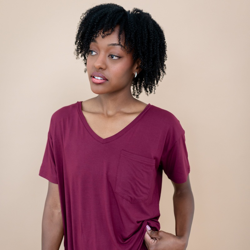 Womens Relaxed Fit V-Neck in Burgundy