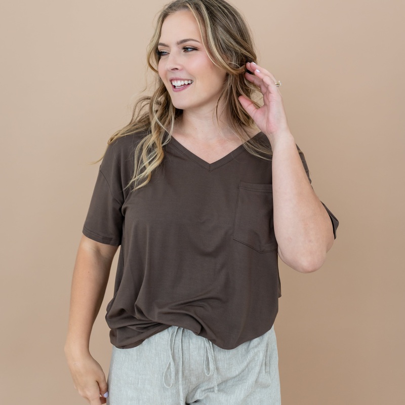 Womens Relaxed Fit V-Neck in Espresso