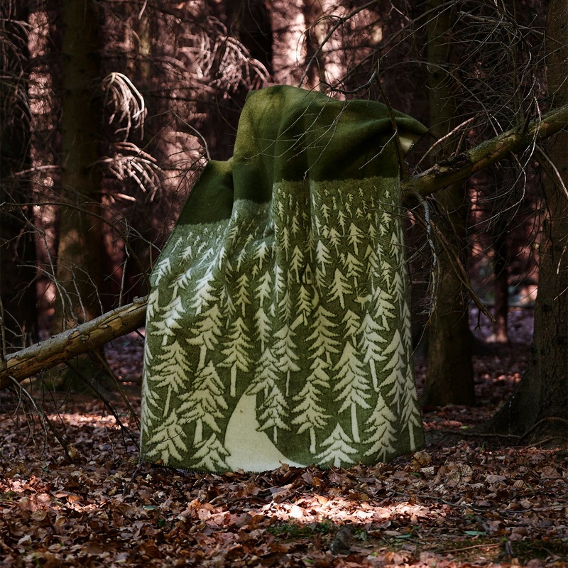 Lambswool House in the Forest Blanket/Throw – Green