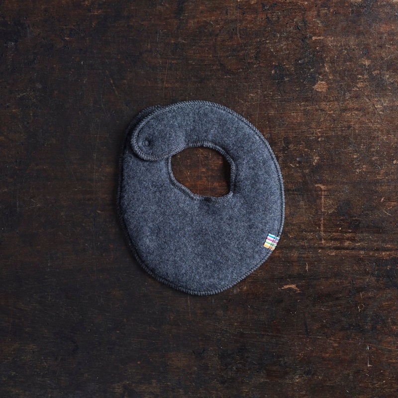 Baby Merino wool fleece bib/scarf – Charcoal