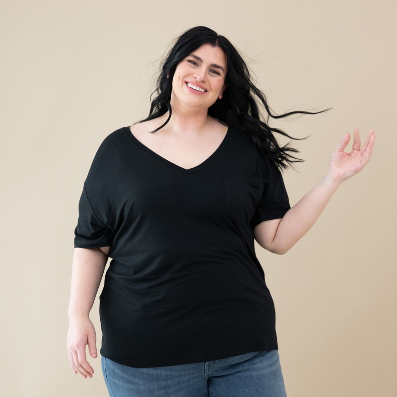 Womens Relaxed Fit V-Neck in Midnight